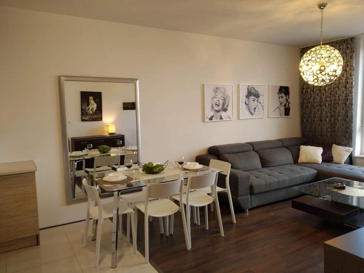Sunny Penthouse With Roof Gardens Overlooking The Warsaw Palace Of Culture بروشكوف المظهر الخارجي الصورة